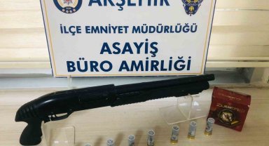 Konya'da av tüfeği ve silah ele geçirildi: 2 gözaltı