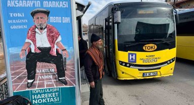 Kurt gibi uluyup otobüs seferlerini yönlendiriyor