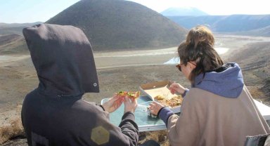 Meke Gölü kış mevsiminde de yabancı turistlerin uğrak yeri oluyor