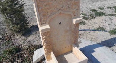 Mezarlıktaki çeşmelerin musluklarını çaldılar