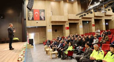 Niğde'de Toplu Taşıma Araçlarının Sürücülerine Kişisel Gelişim Semineri