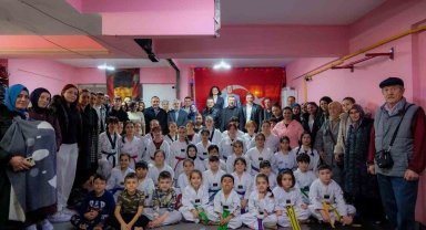 Özkan Alp minik taekwondocular ile buluştu