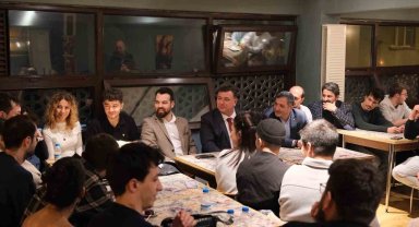 Özkan Alp üniversiteli gençlerle buluştu