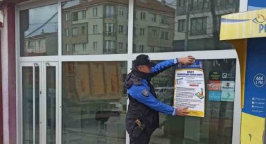 Polis ekipleri PTT'nin adı kullanılarak gerçekleştirilen dolandırıcılıklarla ilgili banka ve kargo çalışanlarını uyardı