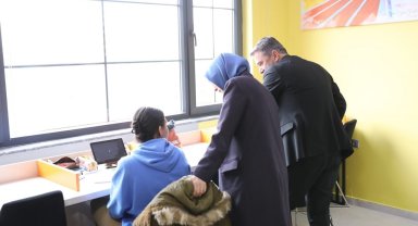 Pursaklar Belediye Başkanı Çetin'den Alev Alatlı Millet Kıraathanesi'ne ziyaret