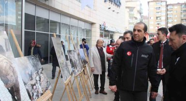 Saatler 13.24'ü gösterdi depremin 1. yıl dönümü fotoğraf sergisiyle anıldı