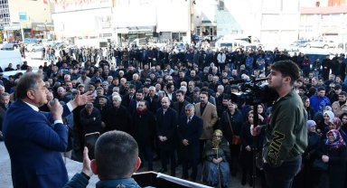 Seçim ofisi açılışı mitinge dönüştü