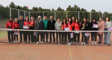 Sivas'ta Kort Tenisi Turnuvası yapıldı
