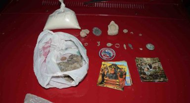 Şüphe üzerine durdurulan otomobilden çok sayıda tarihi eser çıktı: 3 gözaltı