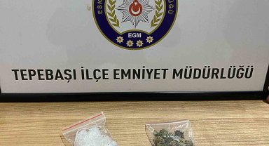 Şüphe üzerine durdurulan şahısların üzerinden uyuşturucu çıktı