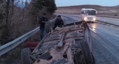 Takla atan otomobil hurdaya döndü: 2 yaralı