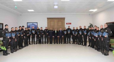 Vali Çelik'ten mahalle bekçilerine teşekkür belgesi