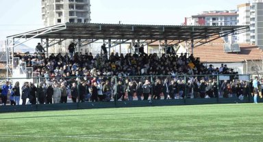 Yarı final maçlarında tribünler doldu taştı