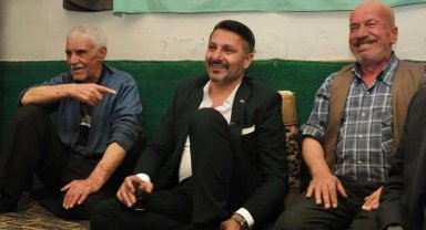 Yüzügüllü Mutallip'de vatandaşlarla buluştu