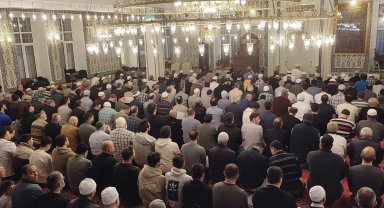 18 Mart Şehitlerini Anma Programı'nda Enderun usulü teravih namazına yoğun ilgi