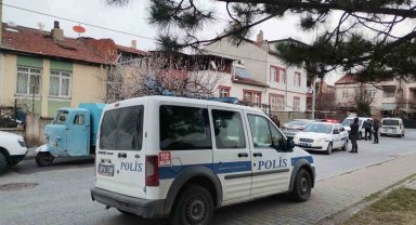 3 kattan düşen genç kız ağır yaralandı
