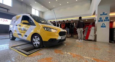 30 bin lira getirisi ve eleman sıkıntısı olan oto eksperliğini öğrenciler yerinde inceledi