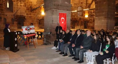 'Han Duvarları' şiirini yazıldığı handa öğrendiler