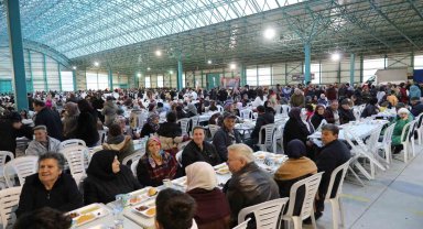 75. Yıl Mahallesi'nde binlerce kişiye iftar yemeğinde buluştu