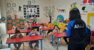 AFAD, okullarda deprem tatbikatı ve bilgilendirme yaptı