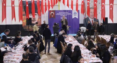 Akıl Küpü Kütüphaneleri, gençlerin yanında olmaya devam ediyor