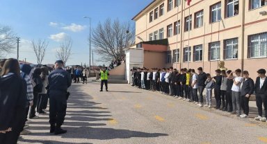 Akyurt'ta jandarma öğrenciler için mesleki tanıtım etkinliği düzenledi