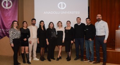 Anadolu Üniversitesi Yunus Emre MYO mezunları öğrencilerle buluştu