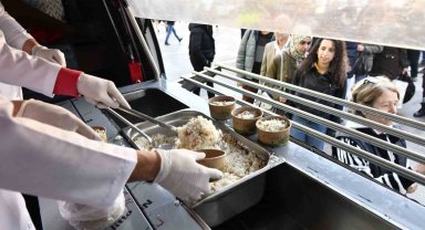 Ankara Büyükşehir Belediyesinden Ramazan kumanyası ve sıcak yemek ikramı
