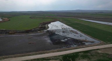 Ankara'da çevre felaketi: Firmalar atıklarını tarlaya bırakıyor