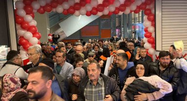 Ankara'da mağaza açılışında indirim izdihamı