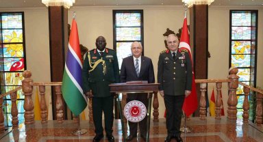 Bakan Güler, Gambiya Genelkurmay Başkanı Tümgeneral Mamat OA Cham'ı kabul etti