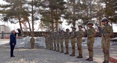 Bakan Güler, Hakkari'de bulunan 3'üncü Piyade Tümen Komutanlığında inceleme ve denetlemelerde bulundu