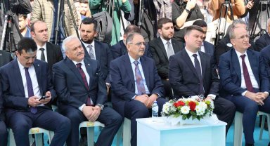 Bakan Özhaseki: "Türkiye'nin her tarafında kentsel dönüşümü destekliyorum"