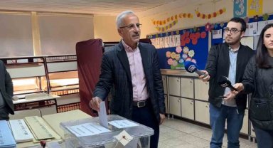Bakan Uraloğlu, oyunu Ankara'da kullandı