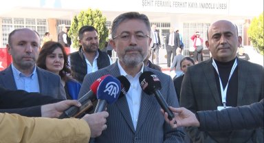 Bakan Yumaklı, Ankara'da oyunu kullandı