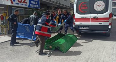 Balkondan düşen yaşlı kadın hayatını kaybetti
