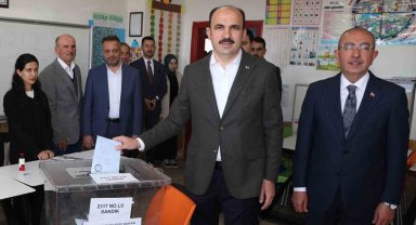 Başkan Altay, 31 Mart Mahalli İdareler Genel Seçimleri için oyunu kullandı
