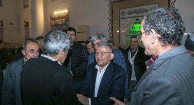 Başkan Büyükkılıç, mahalle mahalle geziyor, vatandaşla kucaklaşıyor