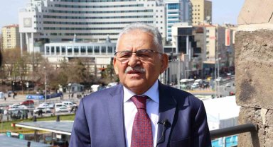Başkan Büyükkılıç vatandaşla buluştu, kale surlarından Kayseri'ye mesaj verdi