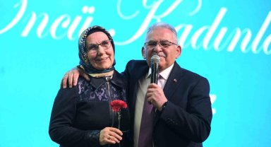 Başkan Büyükkılıç ve eşi Dr. Necmiye Büyükkılıç, öncü kadınlarla bir araya geldi