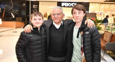 Başkan Büyükkılıç'a AVM'de yoğun ilgi