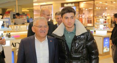 Başkan Büyükkılıç'tan AVM'de esnaf ziyareti