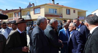 Başkan Büyükkılıç'tan sevgi ve hediye dolu Sarız buluşması