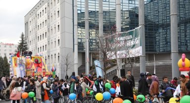 Başkan Çolakbayrakdar, yetimlerin gönlünü fethetti