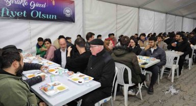 Başkan Kurt ilk iftarını Büyükdere Mahallesi'ndeki iftar çadırında yaptı