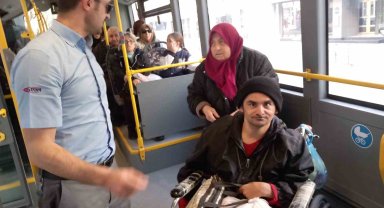 Belediye otobüs şoföründen örnek davranış