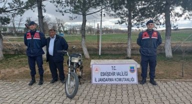Beylikova'da çalınıp Çifteler'de satılan motosiklet sahibine teslim edildi