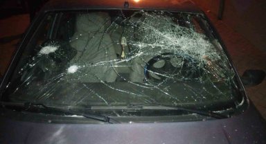 Bir aracın ağır hasar adlığı kavgayla ilgili polis 2 şüpheliyi yakaladı