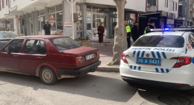 Çocuğun otomobile çarpma anı kameraya yansıdı