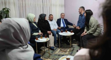Cumhurbaşkanı Erdoğan iftarda bir vatandaşın evine misafir oldu